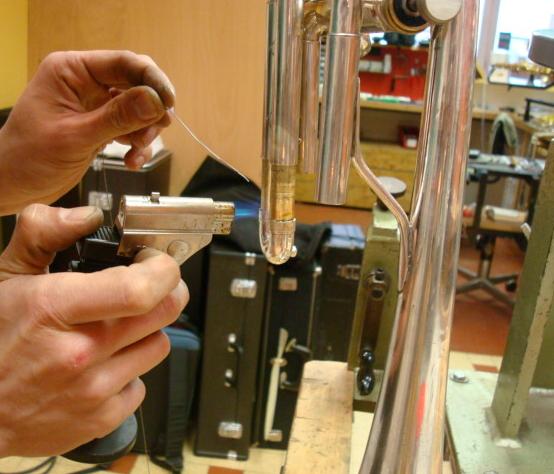 Ophiclde Atelier rparation instruments  vent - Restauration trompette Holton